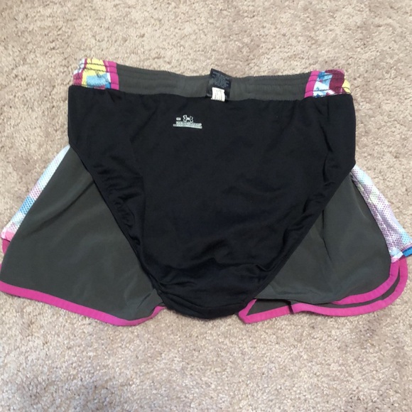 Under armor shorts - Picture 4 of 5